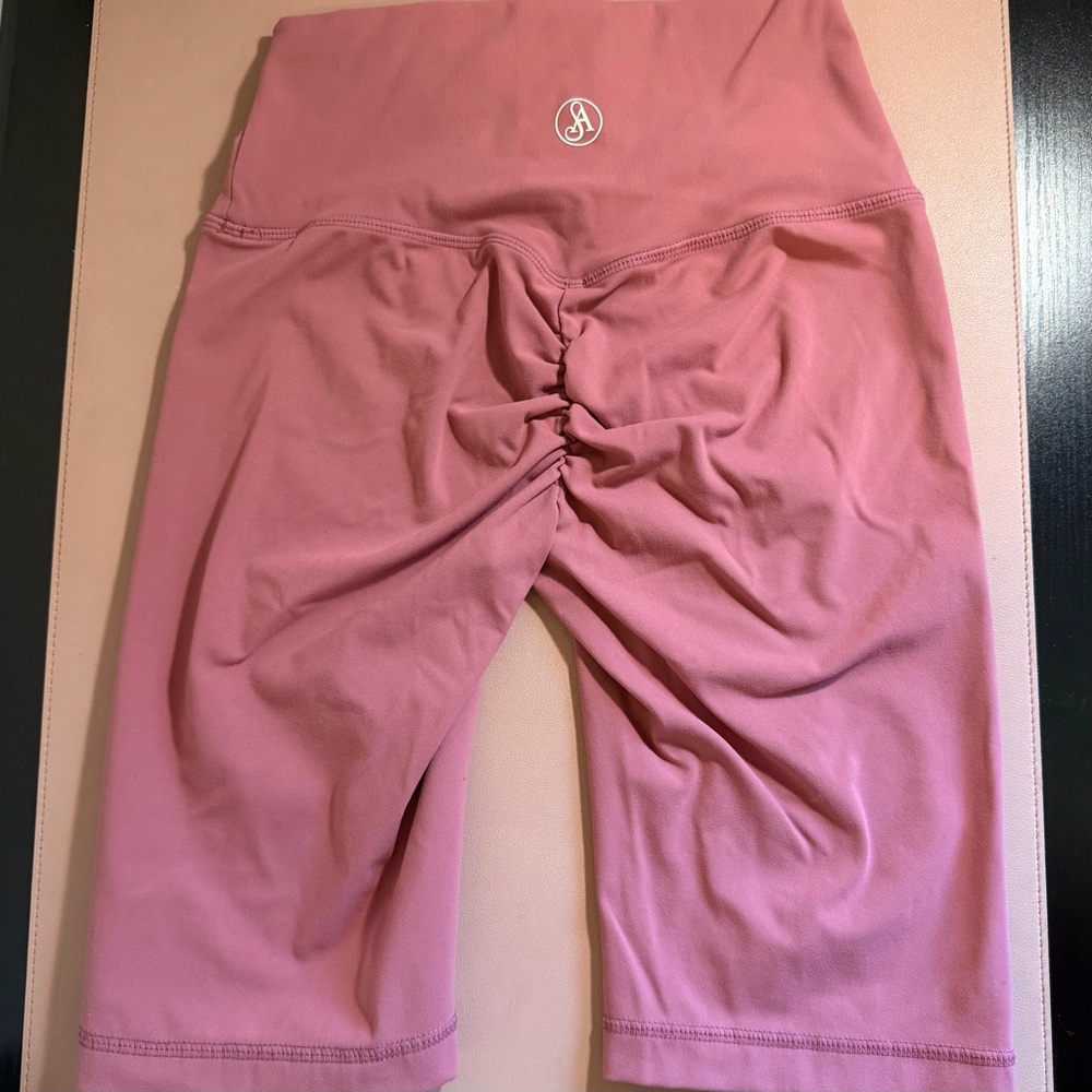 Sacred Activewear Pink Scrunch Biker Shorts Set Size M Workout Gym Set Athletic - Picture 6 of 14